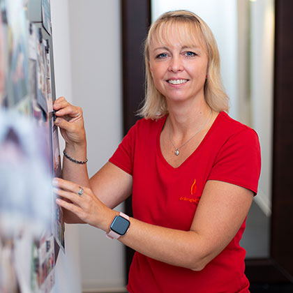 Eine Mitarbeiterin der Frauenarztpraxis Menden