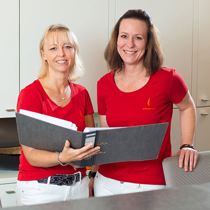 Zwei Mitarbeiterinnen der Frauenarztpraxis Menden